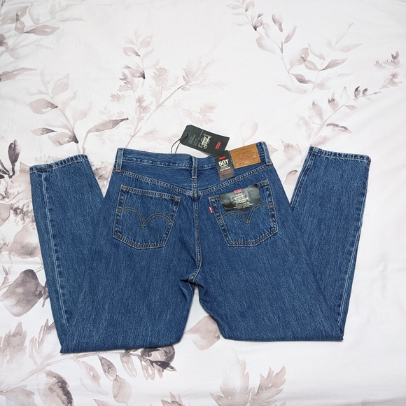 SOLD Levi's 501 classic medium wash jeans - Picture 3 of 5